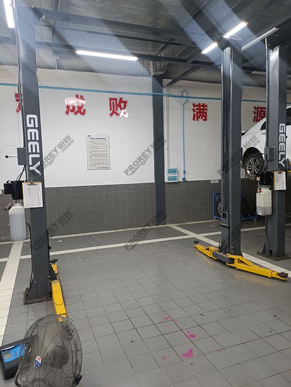 湖北吉利汽車4S店-仙桃鑒福-龍門舉升機