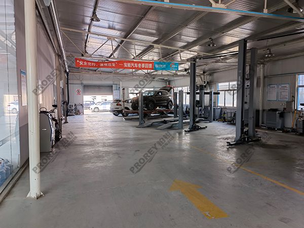 山東寶能4S店-威海經開鑫通汽車城寶能店-龍門舉升機3